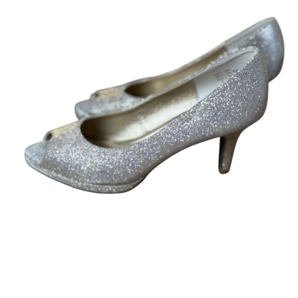 Coach and Four Silver Glitter Peep-Toe Heels Size 8 Hoco Prom Formal Homecoming - Picture 1 of 11